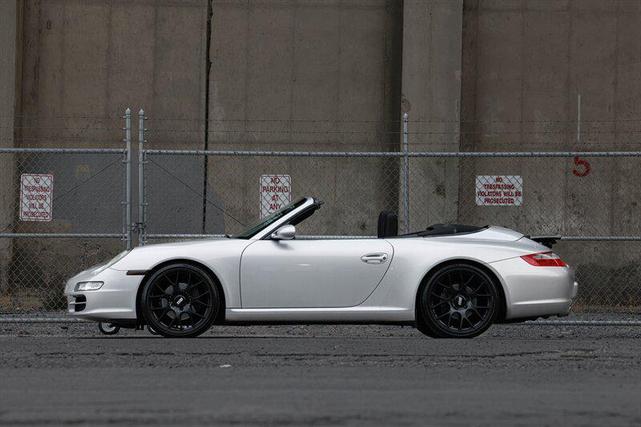 Photo of 2008 Arctic Silver Metallic Porsche 911