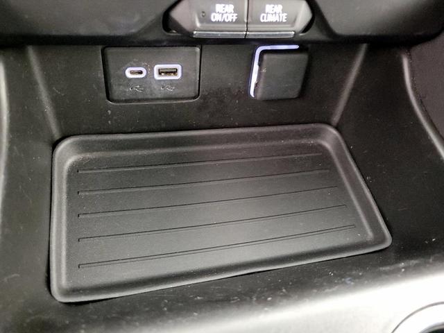 Photo of 2023 White GMC Yukon