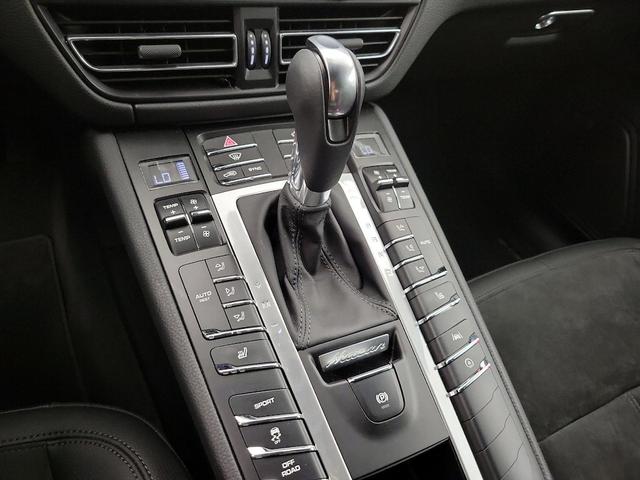 Photo of 2021 Black Porsche Macan