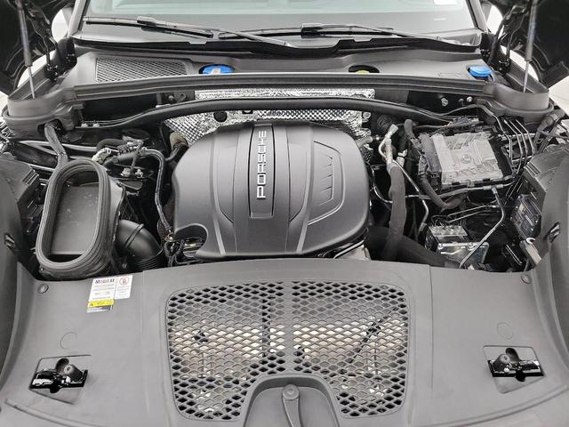 Photo of 2021 Black Porsche Macan