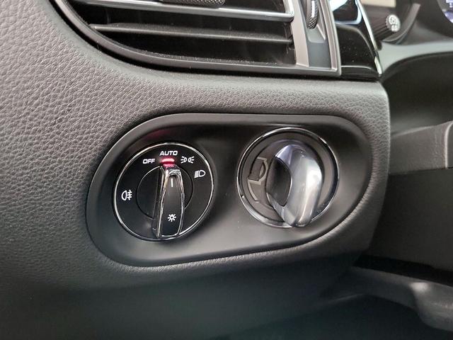 Photo of 2021 Black Porsche Macan