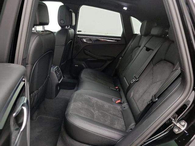 Photo of 2021 Black Porsche Macan