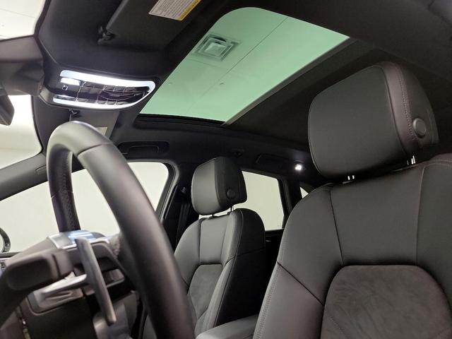 Photo of 2021 Black Porsche Macan