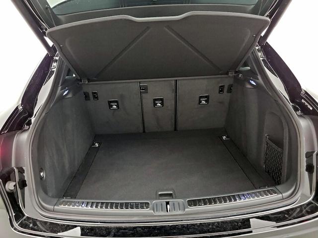 Photo of 2021 Black Porsche Macan