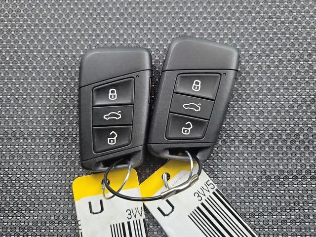 Photo of 2024 Gray Volkswagen Taos