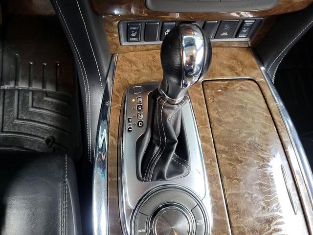 Photo of 2017 Gray INFINITI QX80
