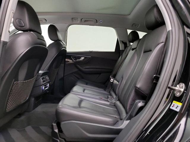 Photo of 2017 Black Audi Q7
