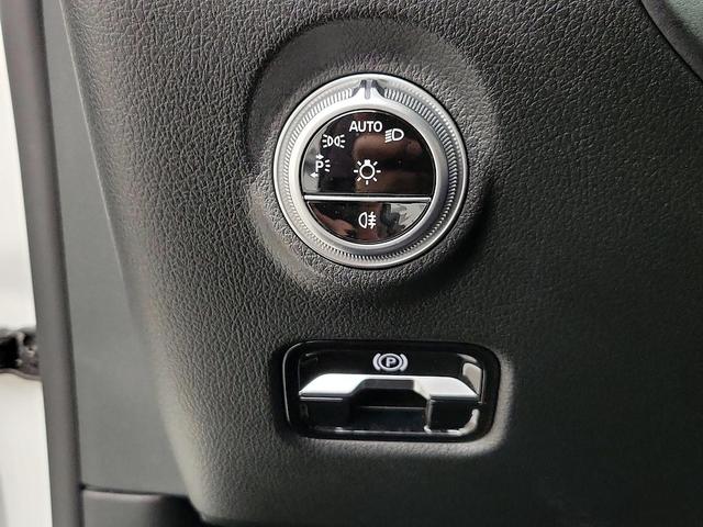 Photo of 2023 White Mercedes-Benz C-Class