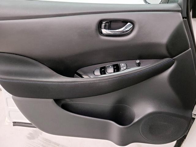 Photo of 2019 White Nissan Leaf