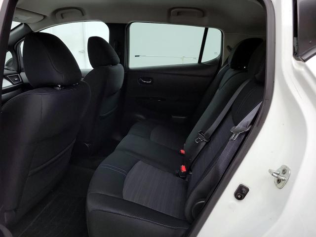 Photo of 2019 White Nissan Leaf