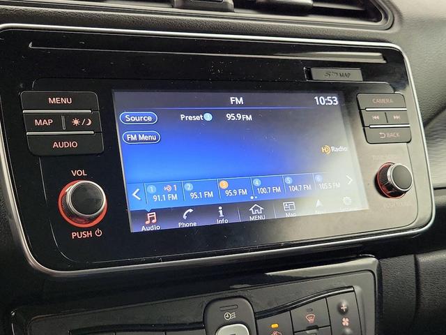 Photo of 2019 White Nissan Leaf