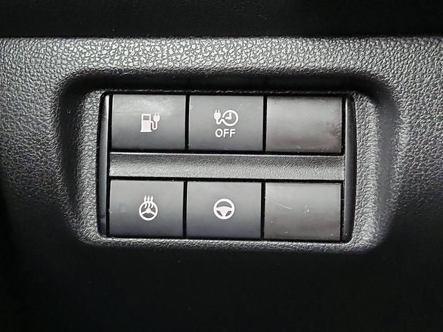 Photo of 2019 White Nissan Leaf