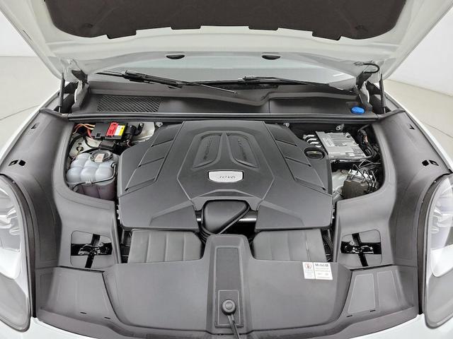 Photo of 2019 White Porsche Cayenne