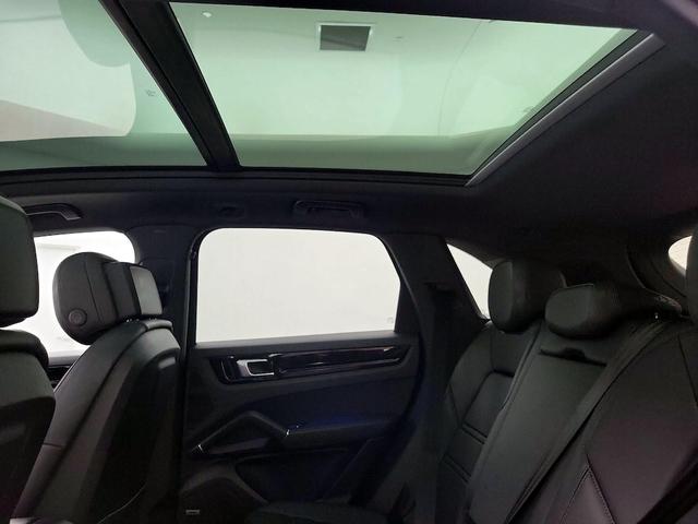 Photo of 2019 White Porsche Cayenne