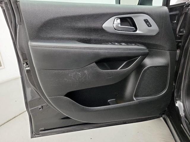 Photo of 2023 Black Chrysler Pacifica