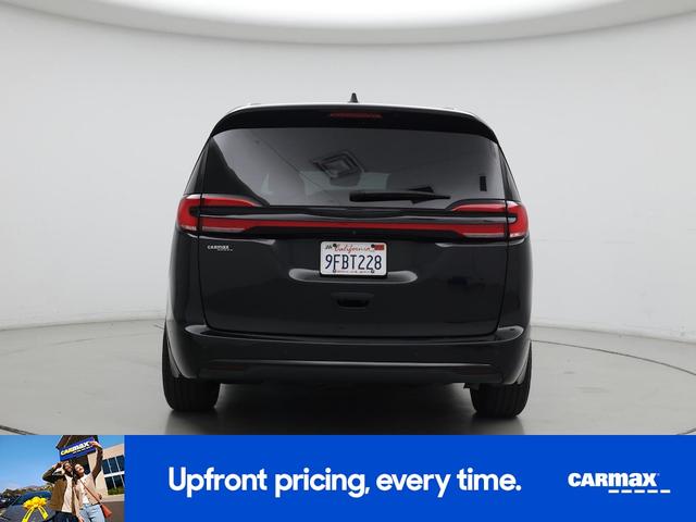 Photo of 2023 Black Chrysler Pacifica