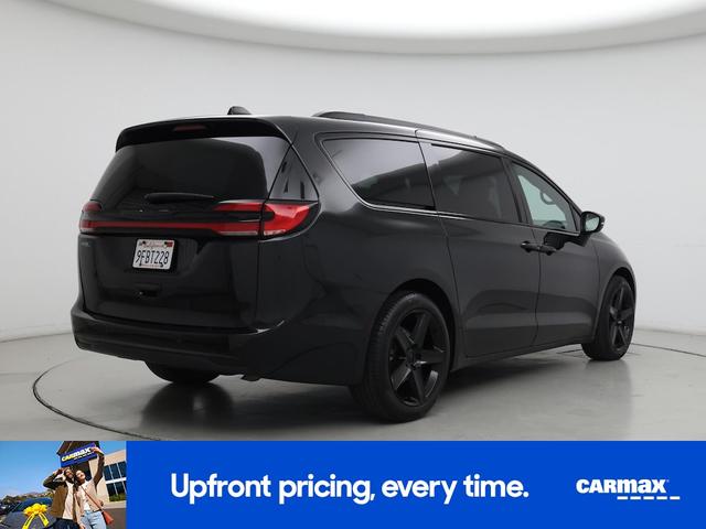 Photo of 2023 Black Chrysler Pacifica