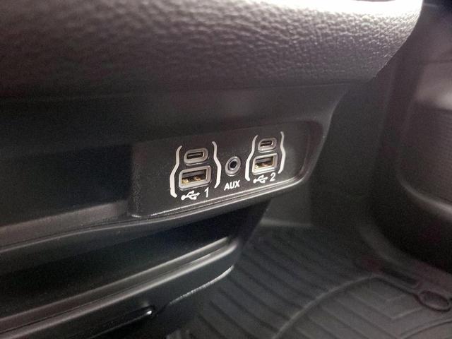 Photo of 2023 Black Chrysler Pacifica