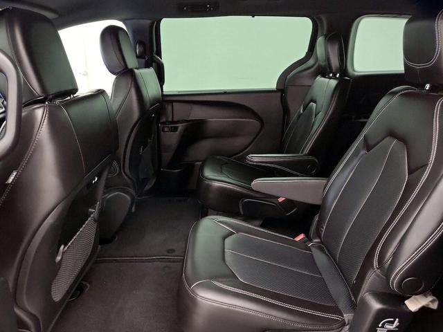 Photo of 2023 Black Chrysler Pacifica
