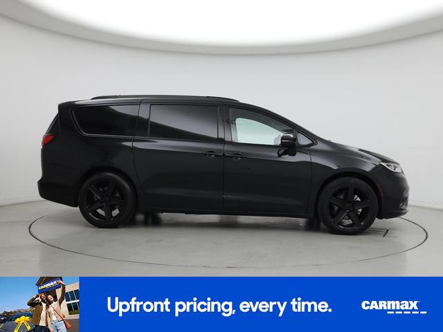Photo of 2023 Black Chrysler Pacifica