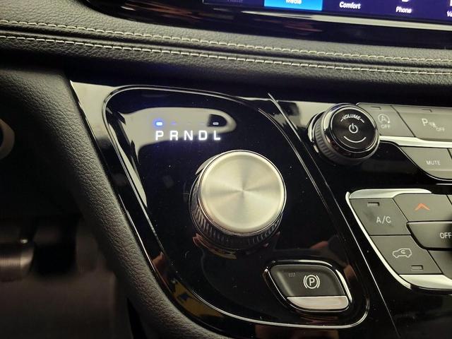 Photo of 2023 Black Chrysler Pacifica