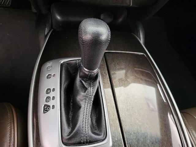 Photo of 2015 White INFINITI QX60