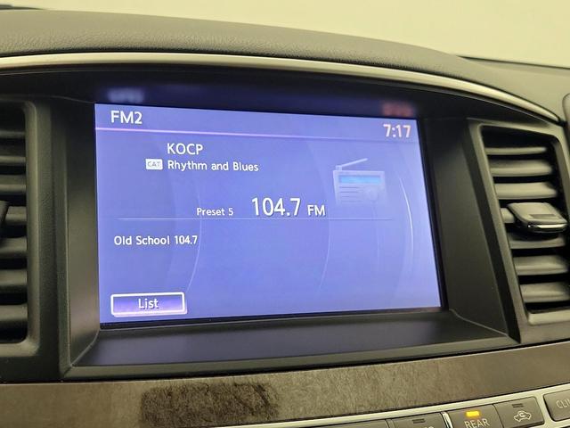 Photo of 2015 White INFINITI QX60