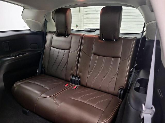 Photo of 2015 White INFINITI QX60