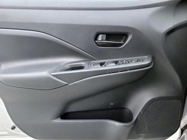 Photo of 2022 Silver Nissan Versa