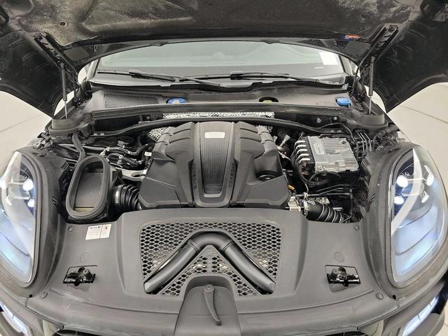Photo of 2021 Black Porsche Macan