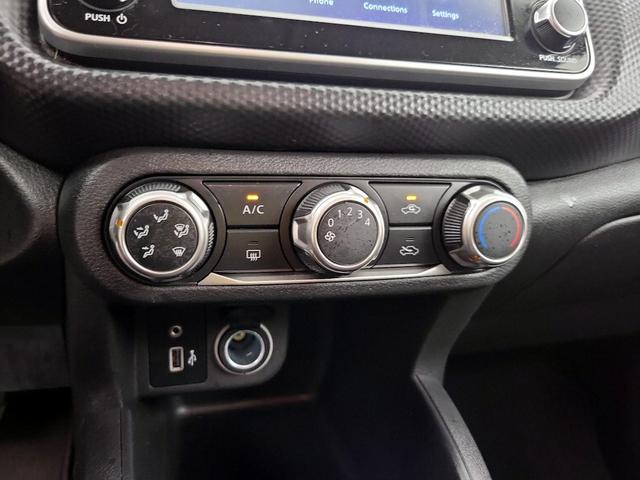 Photo of 2021 Black Nissan Kicks