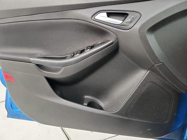 Photo of 2016 Blue Ford Focus