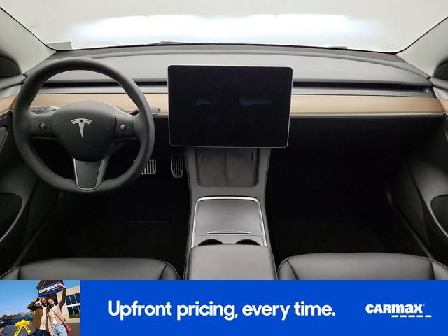 Photo of 2023 White Tesla Model 3