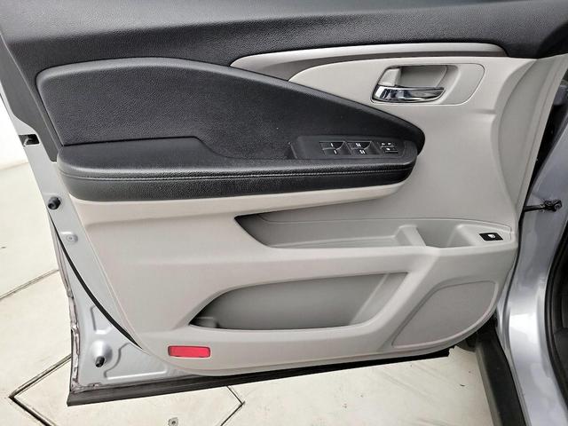 Photo of 2019 Silver Honda Pilot