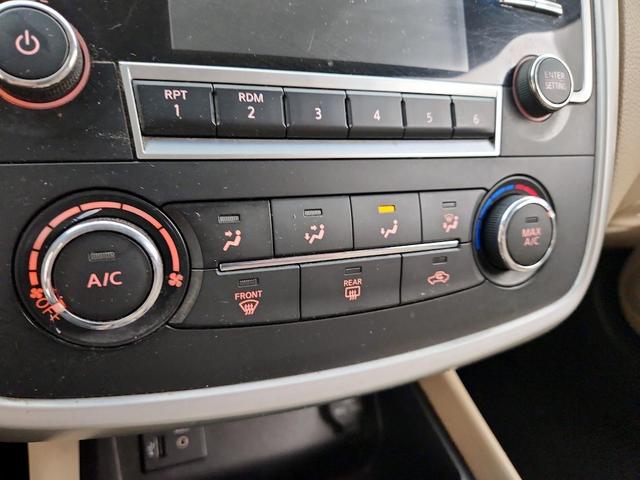 Photo of 2016 Pearl Nissan Altima