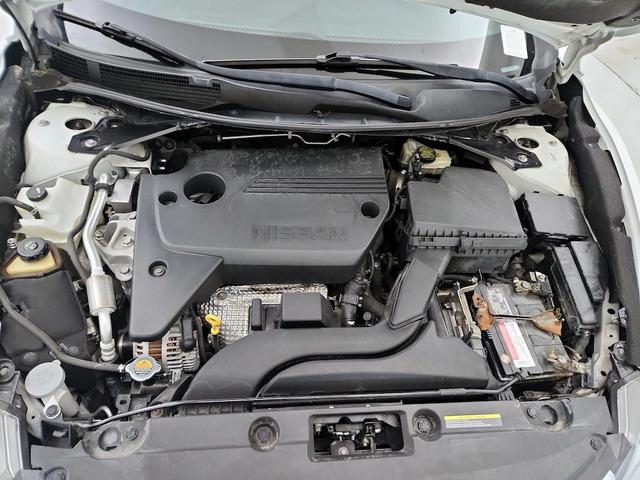 Photo of 2016 Pearl Nissan Altima
