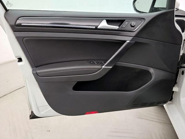 Photo of 2017 White Volkswagen Golf