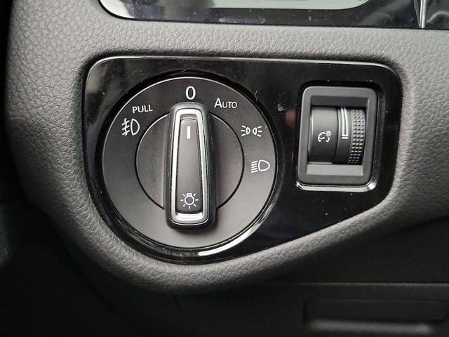 Photo of 2017 White Volkswagen Golf