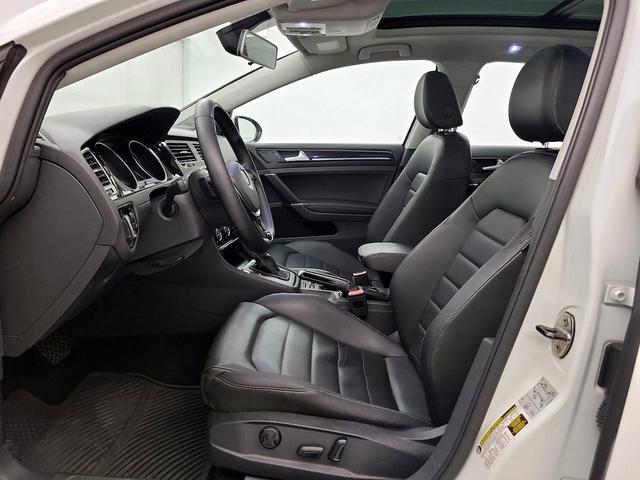Photo of 2017 White Volkswagen Golf