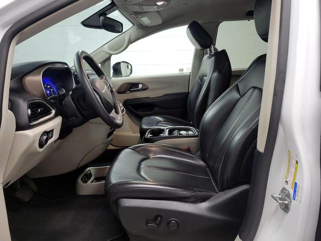 Photo of 2020 White Chrysler Voyager