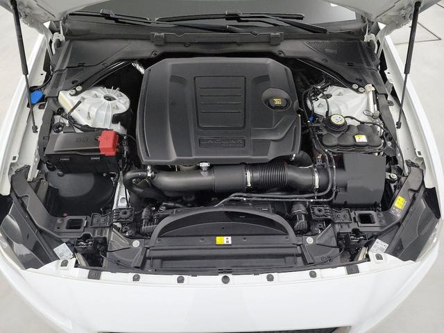 Photo of 2018 White Jaguar XE
