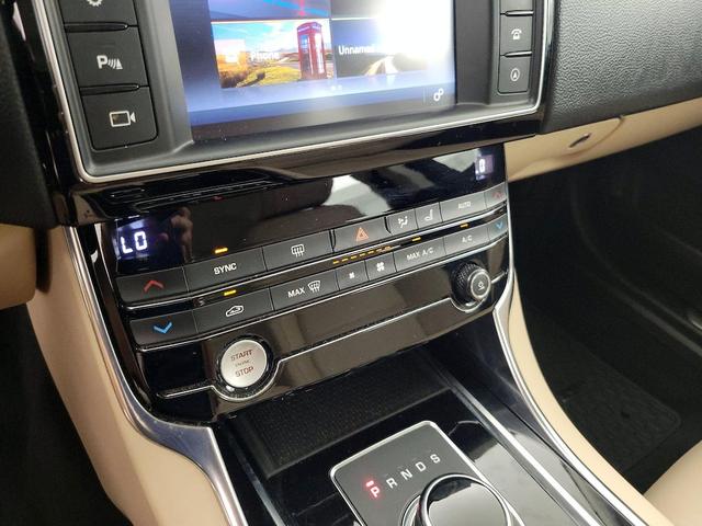 Photo of 2018 White Jaguar XE