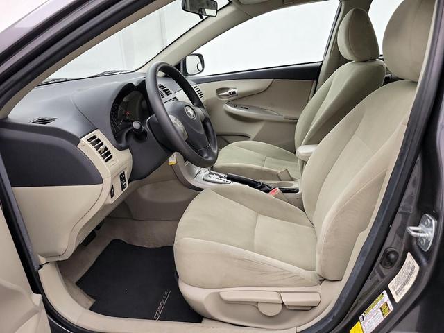 Photo of 2013 Gray Toyota Corolla