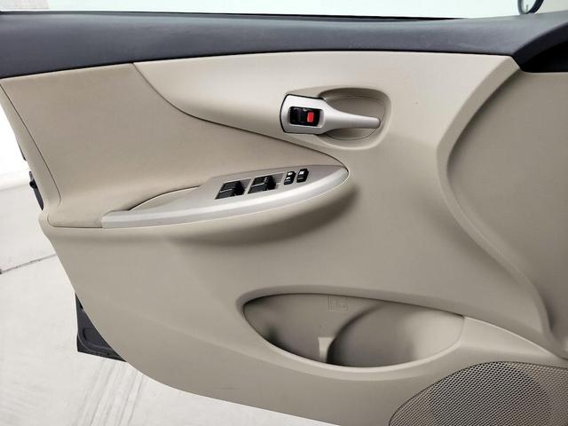 Photo of 2013 Gray Toyota Corolla
