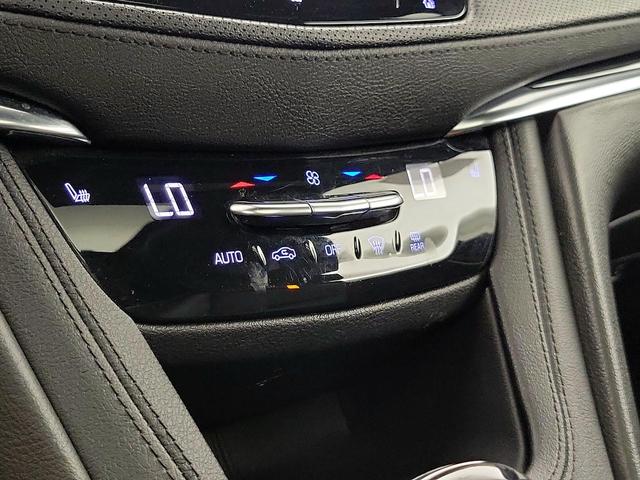 Photo of 2020 Purple Cadillac XT5