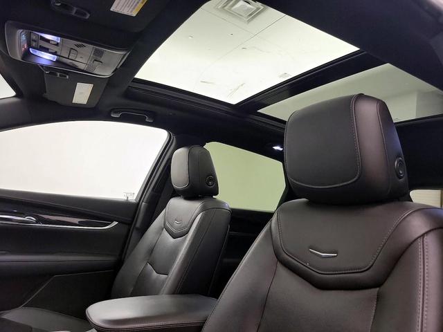 Photo of 2020 Purple Cadillac XT5