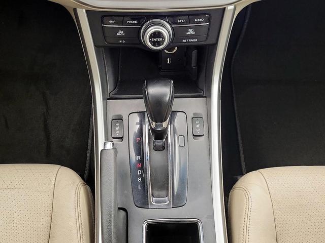Photo of 2015 White Honda Accord