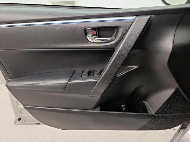 Photo of 2016 Silver Toyota Corolla