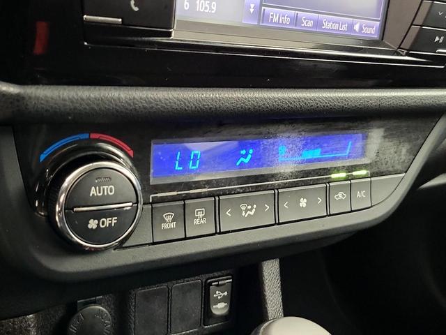 Photo of 2016 Silver Toyota Corolla