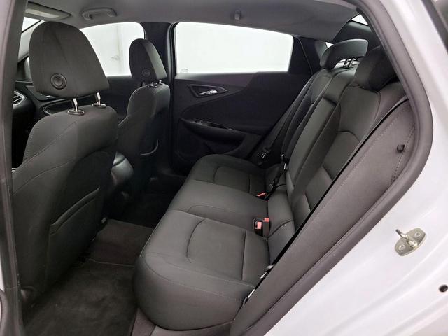 Photo of 2017 White Chevrolet Malibu